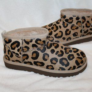 NIB UGG WOMEN'S CALF HAIR LEOPARD ULTRA MINI BOOTIES BOOTS BLACK CHESTNUT